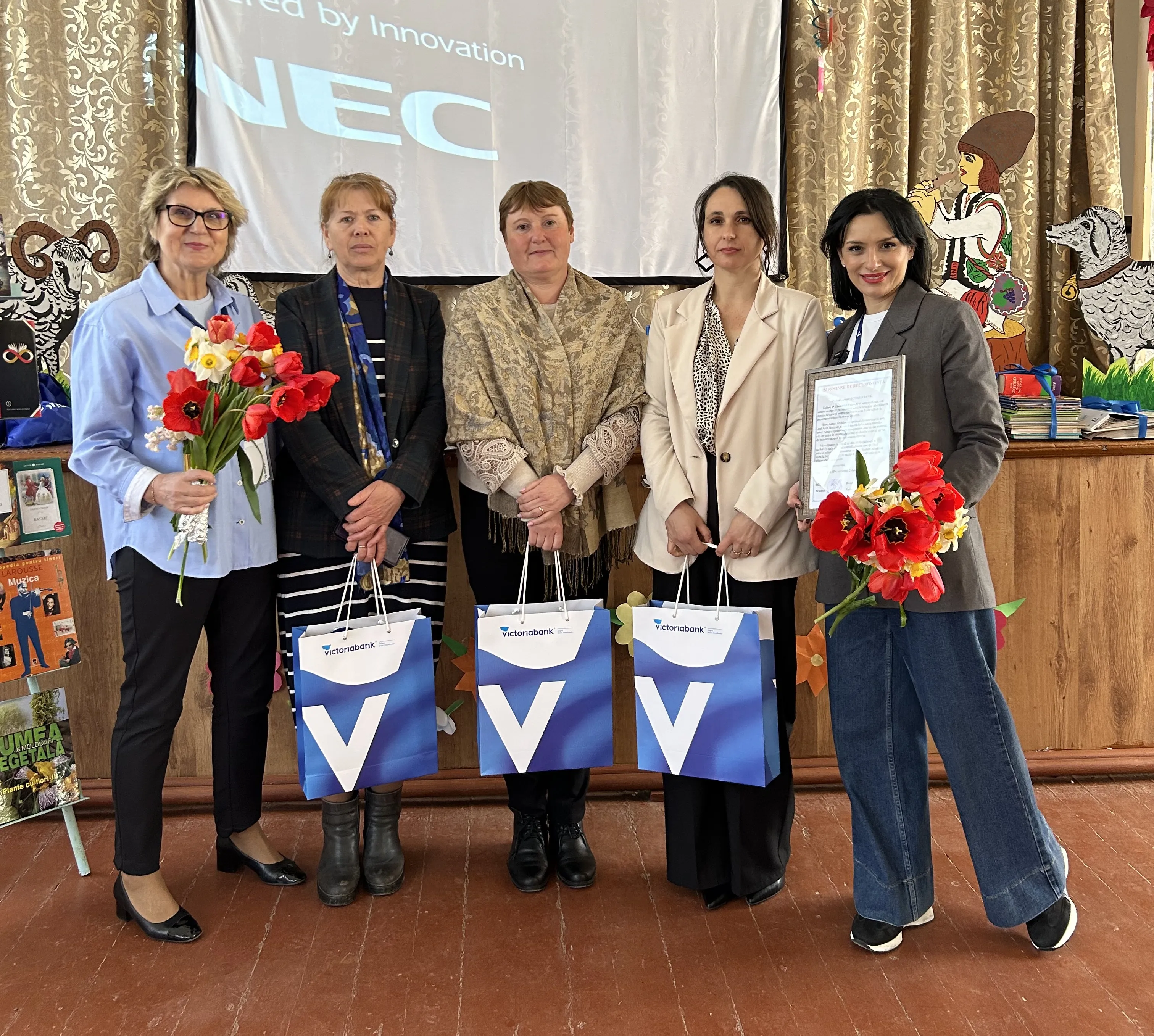 Victoriabank alături de elevii Gimnaziului Cristești din Nisporeni -  de Ziua Mondială a Cărții și a drepturilor de autor